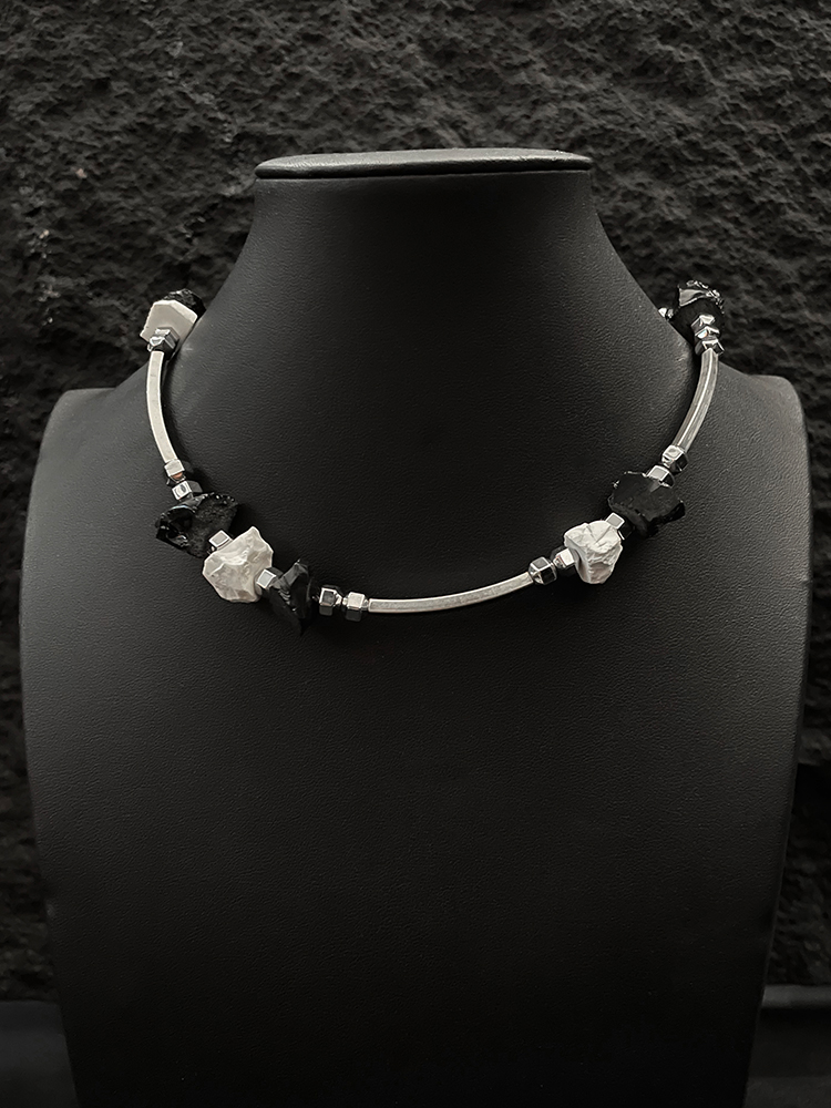 Natural Stone Chip Bead Necklace for Women - High-End Sweet & Cool Spicy Girl Clavicle Chain, Unique Niche Design Accessory Natural Stone Chip Bead Necklace for Women - High-End Sweet & Cool Spicy Girl Clavicle Chain, Unique Niche Design Accessory