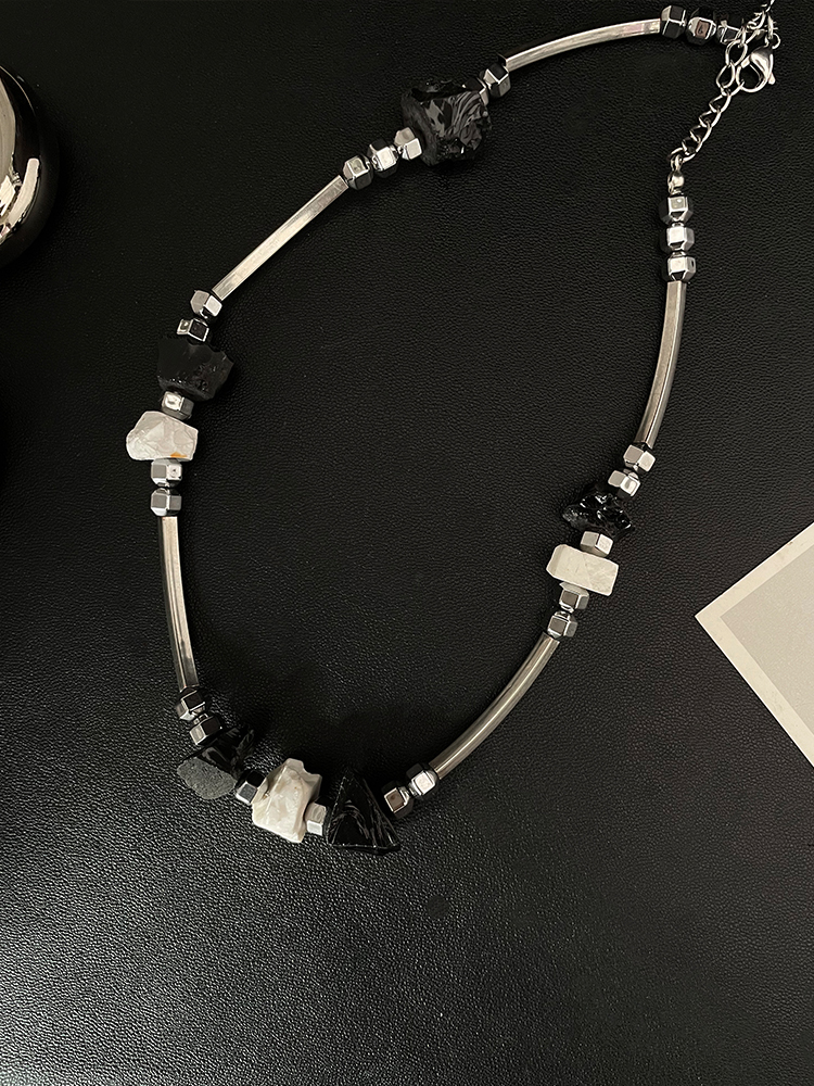 Natural Stone Chip Bead Necklace for Women - High-End Sweet & Cool Spicy Girl Clavicle Chain, Unique Niche Design Accessory Natural Stone Chip Bead Necklace for Women - High-End Sweet & Cool Spicy Girl Clavicle Chain, Unique Niche Design Accessory