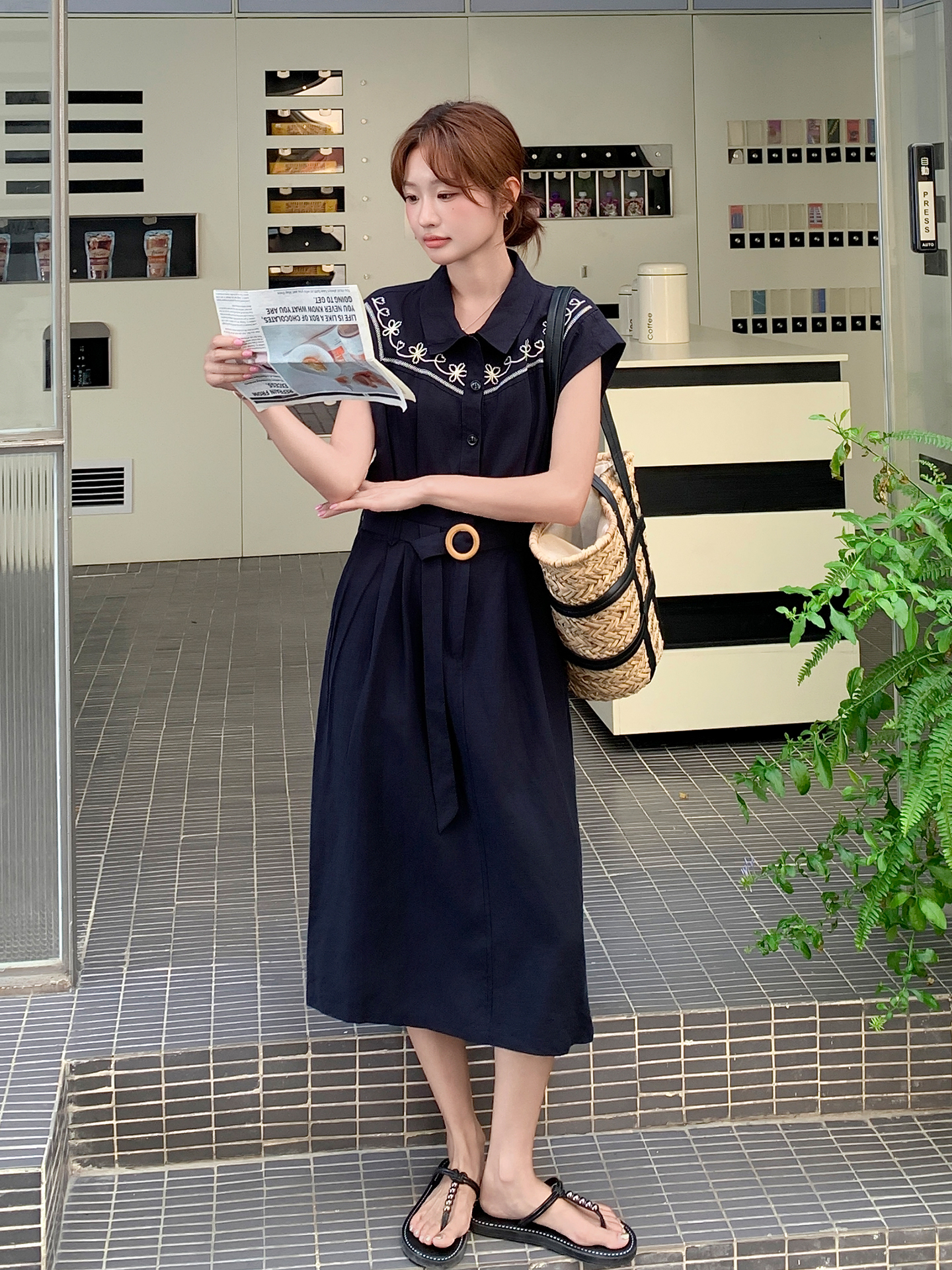 Navy Blue Hong Kong Style High-End Vintage Dress for Women - Summer 2025 Slim Fit Waist-Cinching Long Shirt Dress