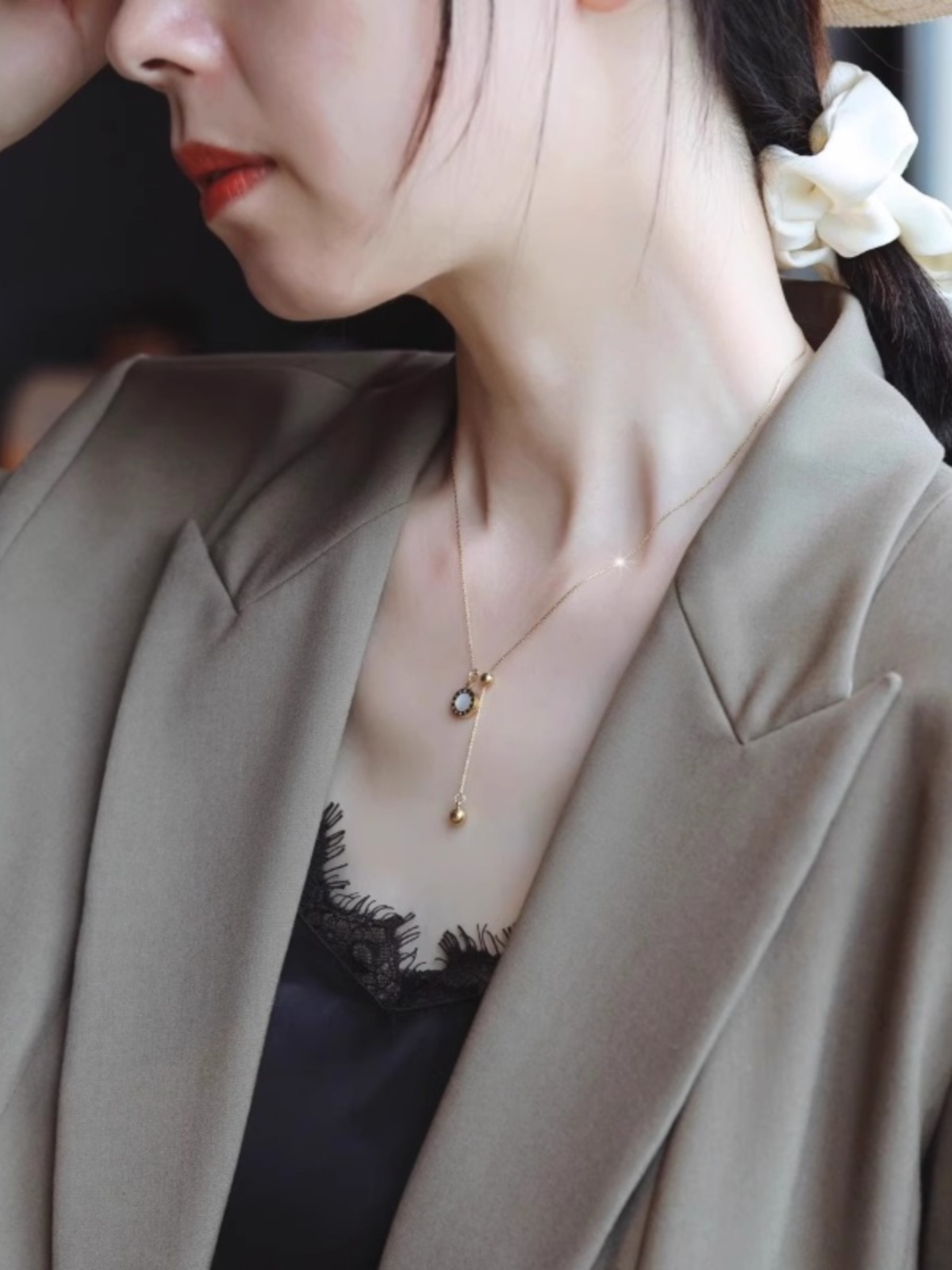 Niche Design Women's Clavicle Chain Necklace - Elegant Parisian Style Jewelry Niche Design Women's Clavicle Chain Necklace - Elegant Parisian Style Jewelry