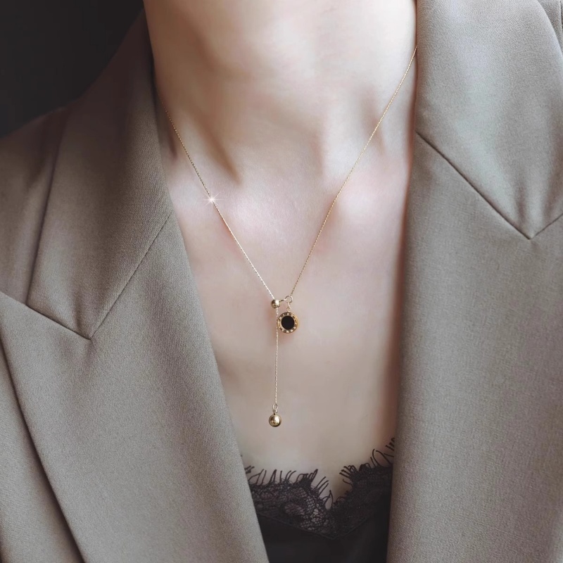 Niche Design Women's Clavicle Chain Necklace - Elegant Parisian Style Jewelry