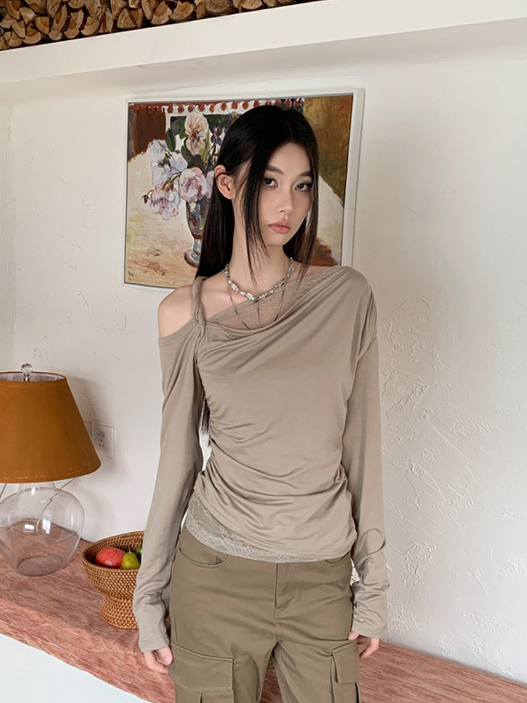 Off-Shoulder Lace Spliced Long Sleeve T-Shirt for Women - Eccentric Slim Fit Autumn Top, Versatile Casual Style Off-Shoulder Lace Spliced Long Sleeve T-Shirt for Women - Eccentric Slim Fit Autumn Top, Versatile Casual Style