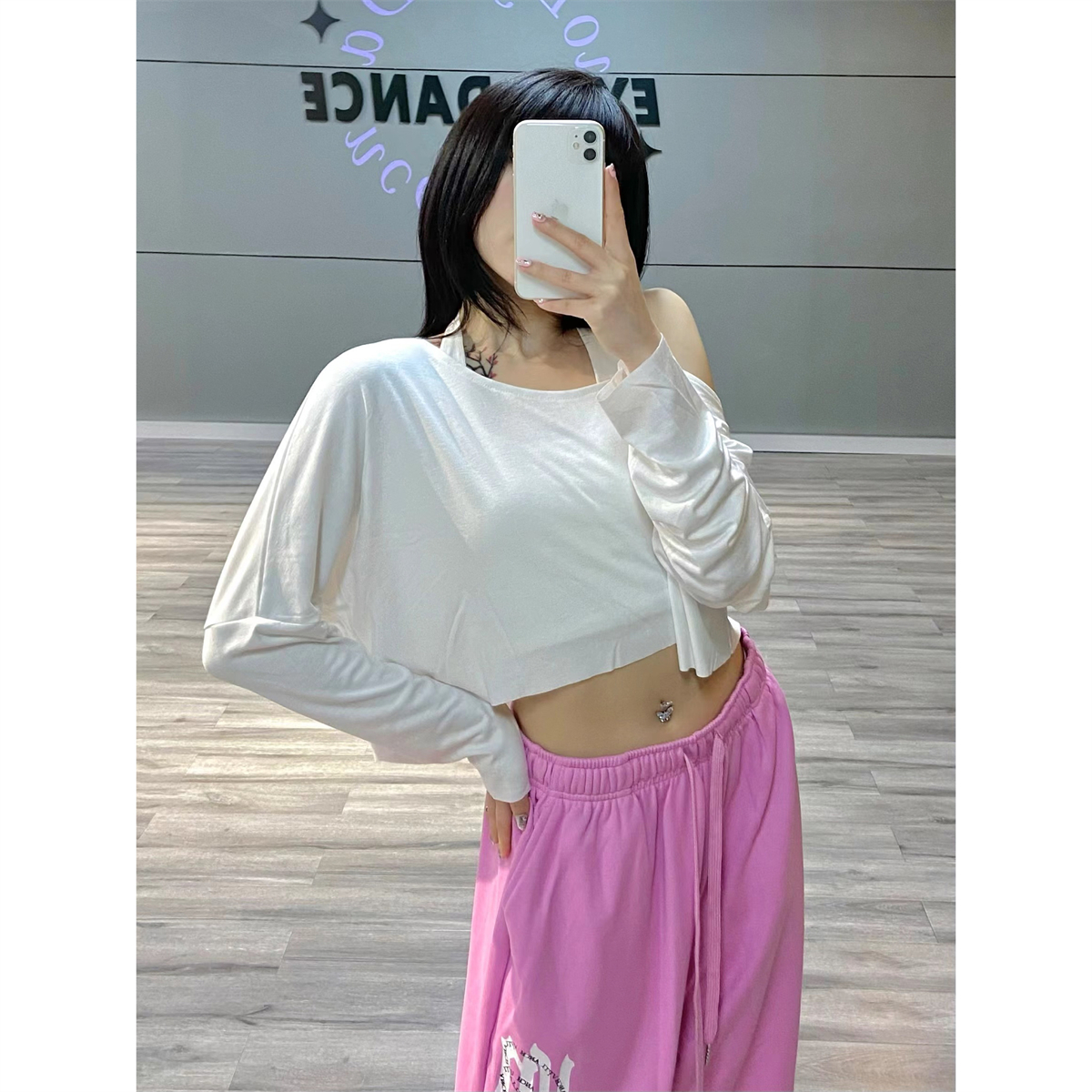 Off-Shoulder Loose Long Sleeve T-Shirt - Solid Color One-Shoulder Top with Large Round Neck for Casual Dance Style Off-Shoulder Loose Long Sleeve T-Shirt - Solid Color One-Shoulder Top with Large Round Neck for Casual Dance Style