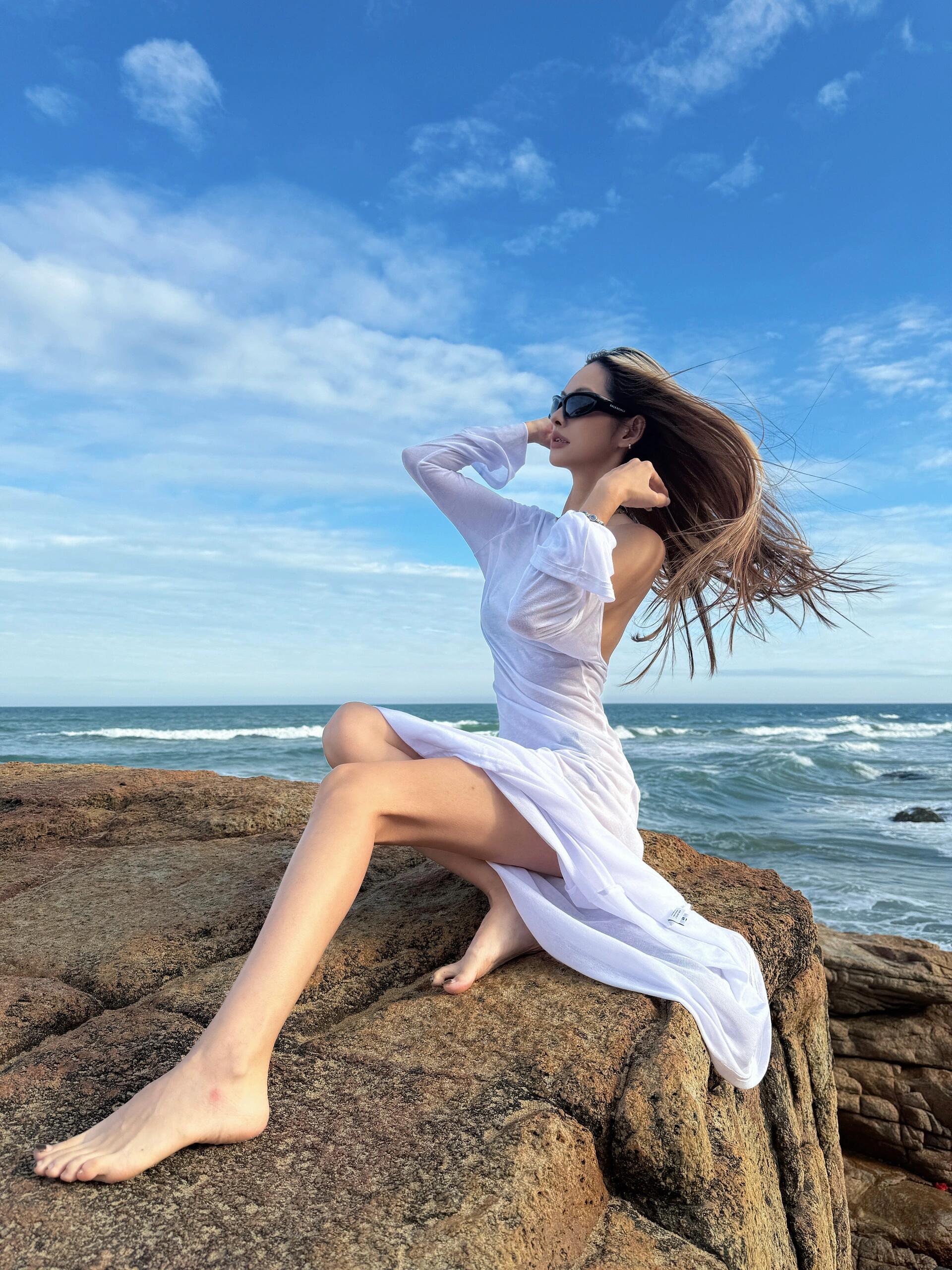 One-Shoulder Backless Long Sleeve Dress - Sheer Cover-Up for Summer Beach Vacation - Sexy European & American Style Maxi Dress One-Shoulder Backless Long Sleeve Dress - Sheer Cover-Up for Summer Beach Vacation - Sexy European & American Style Maxi Dress