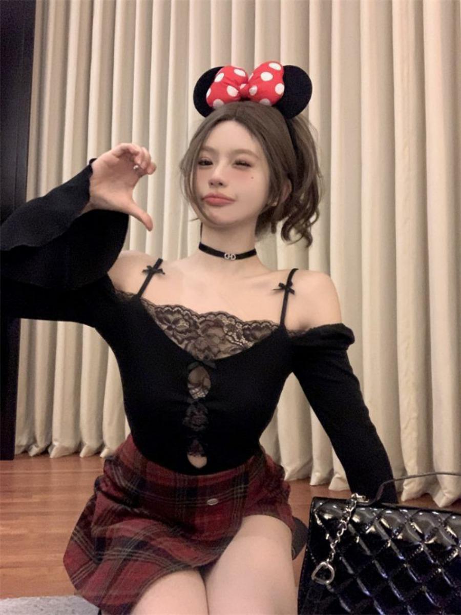 One-Shoulder Bell Sleeve Top with Lace Edge Splicing - Unique Two-Piece Look for Autumn and Winter Women's Fashion