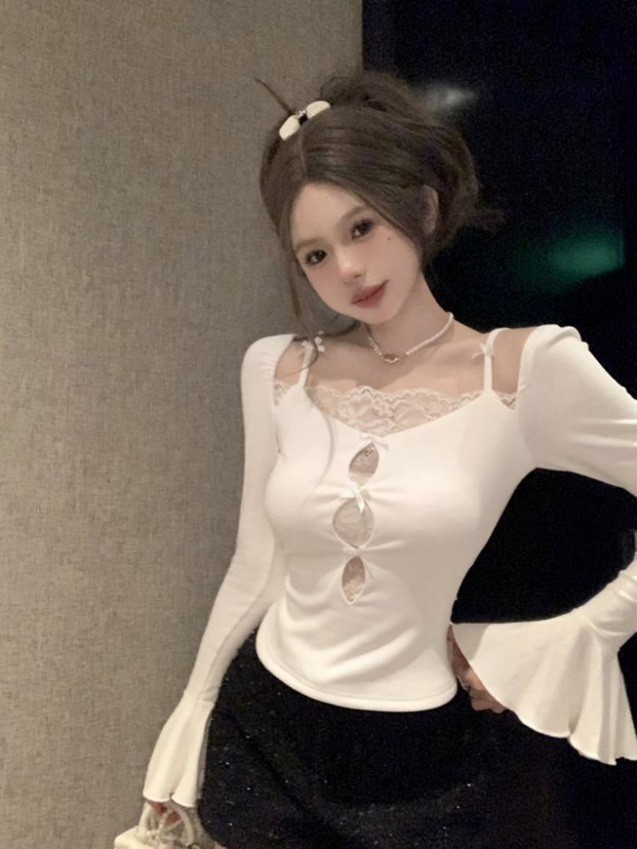 One-Shoulder Bell Sleeve Top with Lace Edge Splicing - Unique Two-Piece Look for Autumn and Winter Women's Fashion One-Shoulder Bell Sleeve Top with Lace Edge Splicing - Unique Two-Piece Look for Autumn and Winter Women's Fashion