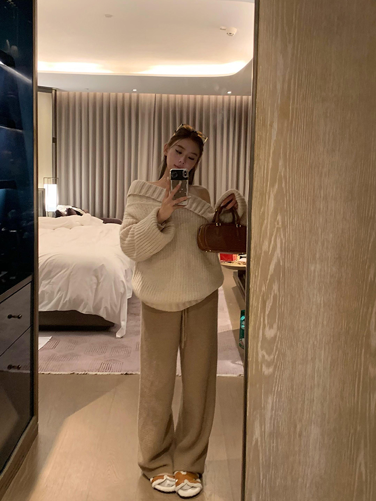 One-Shoulder Knit Sweater for Women, Slim Fit Loose Top, Autumn-Winter Korean Style, Cozy Casual Fashion One-Shoulder Knit Sweater for Women, Slim Fit Loose Top, Autumn-Winter Korean Style, Cozy Casual Fashion