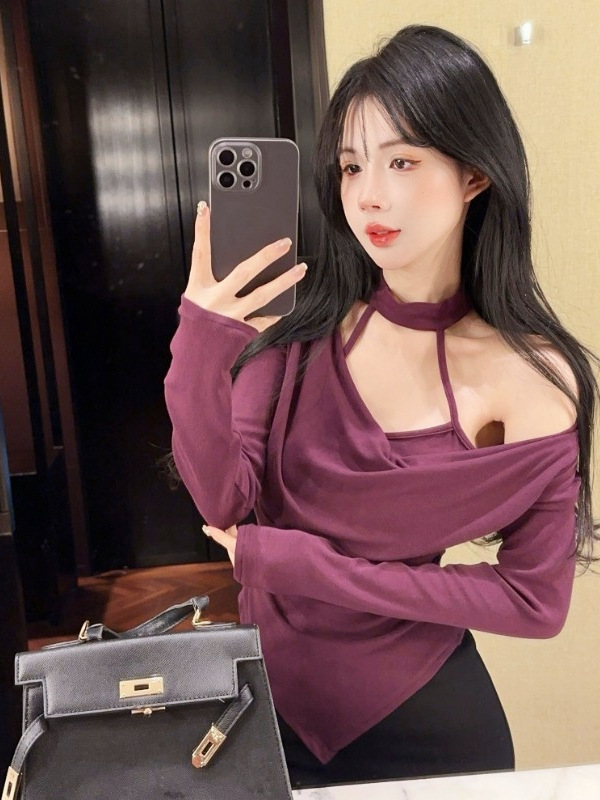 One-Shoulder Off-the-Shoulder Slim-Fit Top for Women, Trendy Hanging Neck Design, Flattering Style, Perfect for Y2K and Night Out Looks