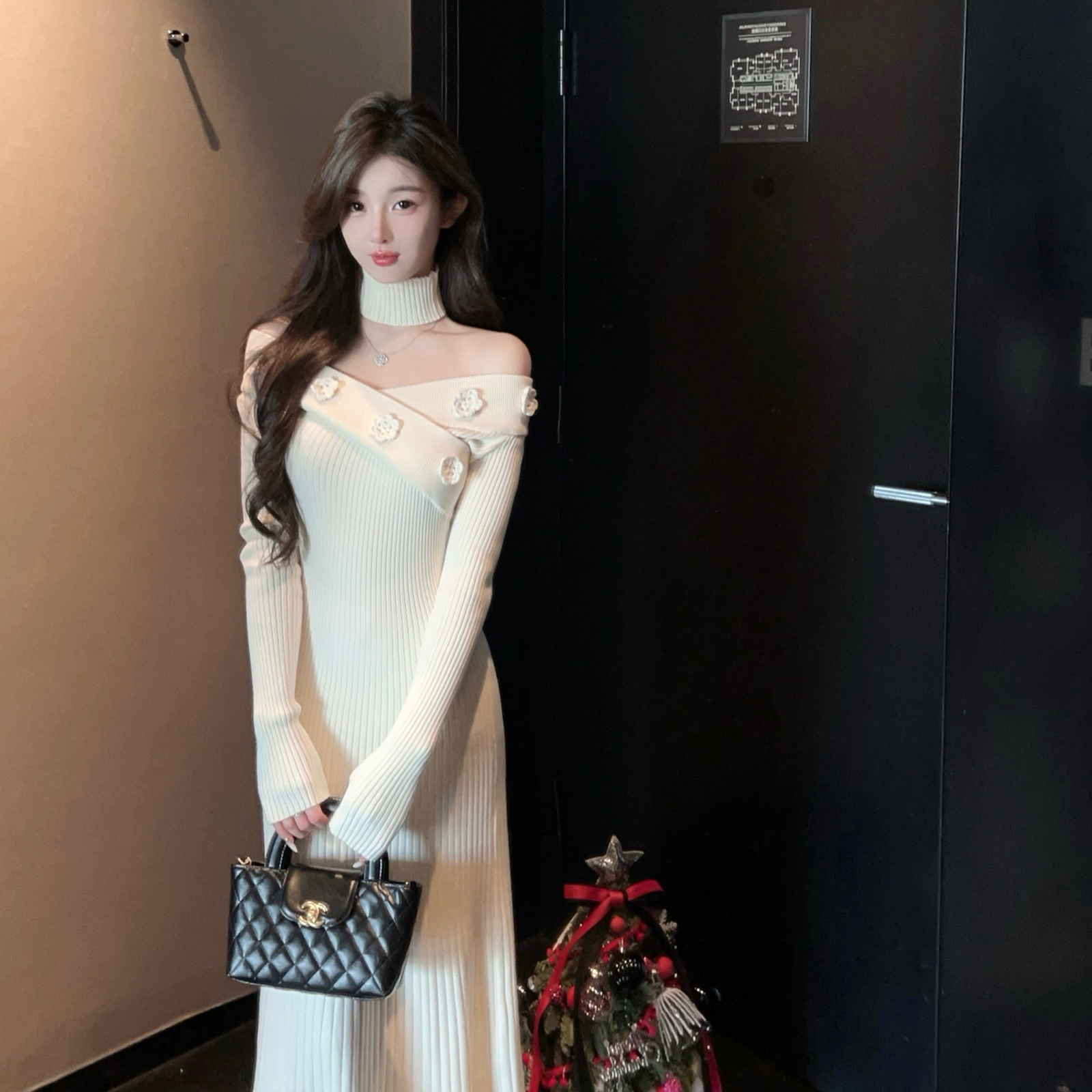 One-Shoulder White Knitted Sweater Dress - Thick, Knee-Length Winter Fashion for Cozy Style