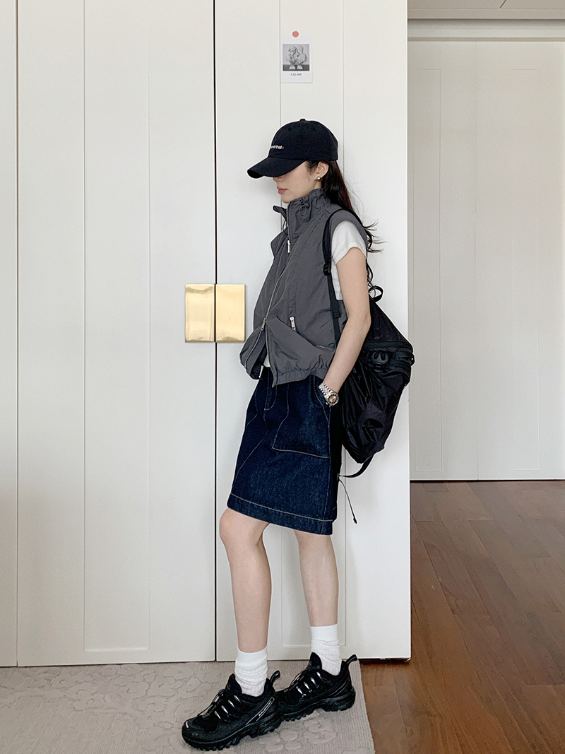 Outdoor Sleeveless Cycling Vest with Double-Sided Zipper - Windproof Layering for Hiking and Active Wear Outdoor Sleeveless Cycling Vest with Double-Sided Zipper - Windproof Layering for Hiking and Active Wear