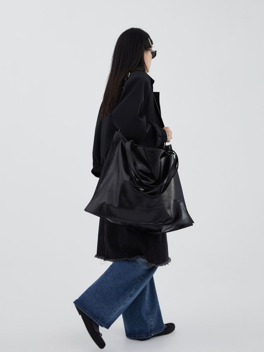 Oversized Soft Cowhide Bag - Original Design, Stylish Big Tote for Everyday Use, Perfect for Casual and Chic Looks Oversized Soft Cowhide Bag - Original Design, Stylish Big Tote for Everyday Use, Perfect for Casual and Chic Looks