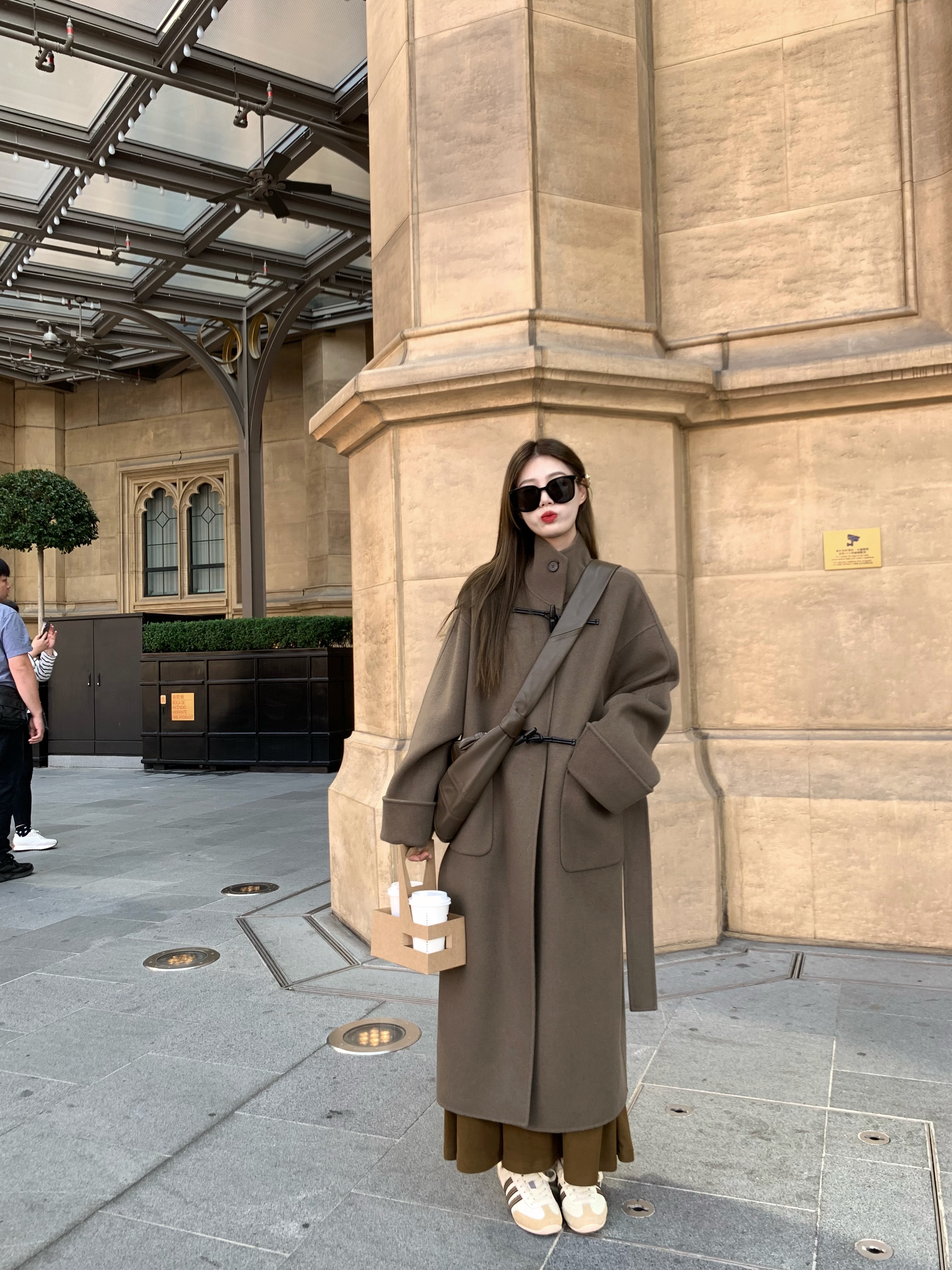 Oversized Structured Wool Toggle Coat for Women - Double-Faced Winter Outerwear, Chic 90s Inspired London Style Oversized Structured Wool Toggle Coat for Women - Double-Faced Winter Outerwear, Chic 90s Inspired London Style