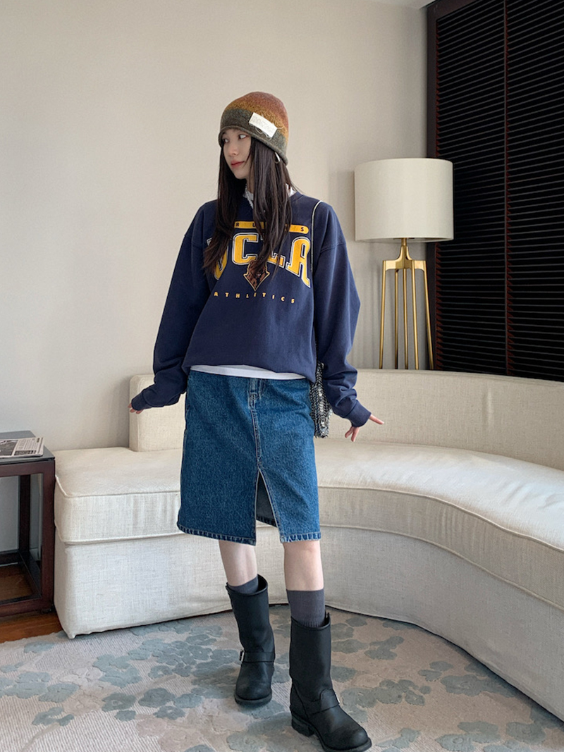 Oversized Vintage Distressed Navy Blue Sweatshirt for Women - 90s American Lazy Style Printed Round Neck Top
