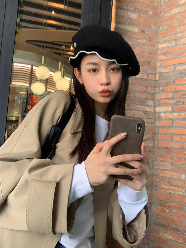 Oversized Wave-Edge Wool Beret for Women - Flattering Black Painter's Hat for Autumn & Winter Fashion