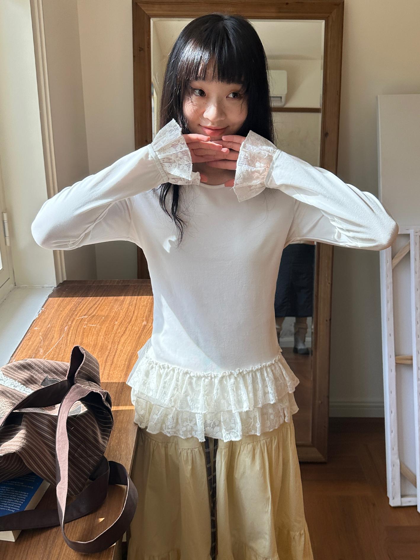 Pearl Dream Yarn Lace Trim Long Sleeve T-Shirt - Slim Fit Round Neck Top in 90s Inspired Style