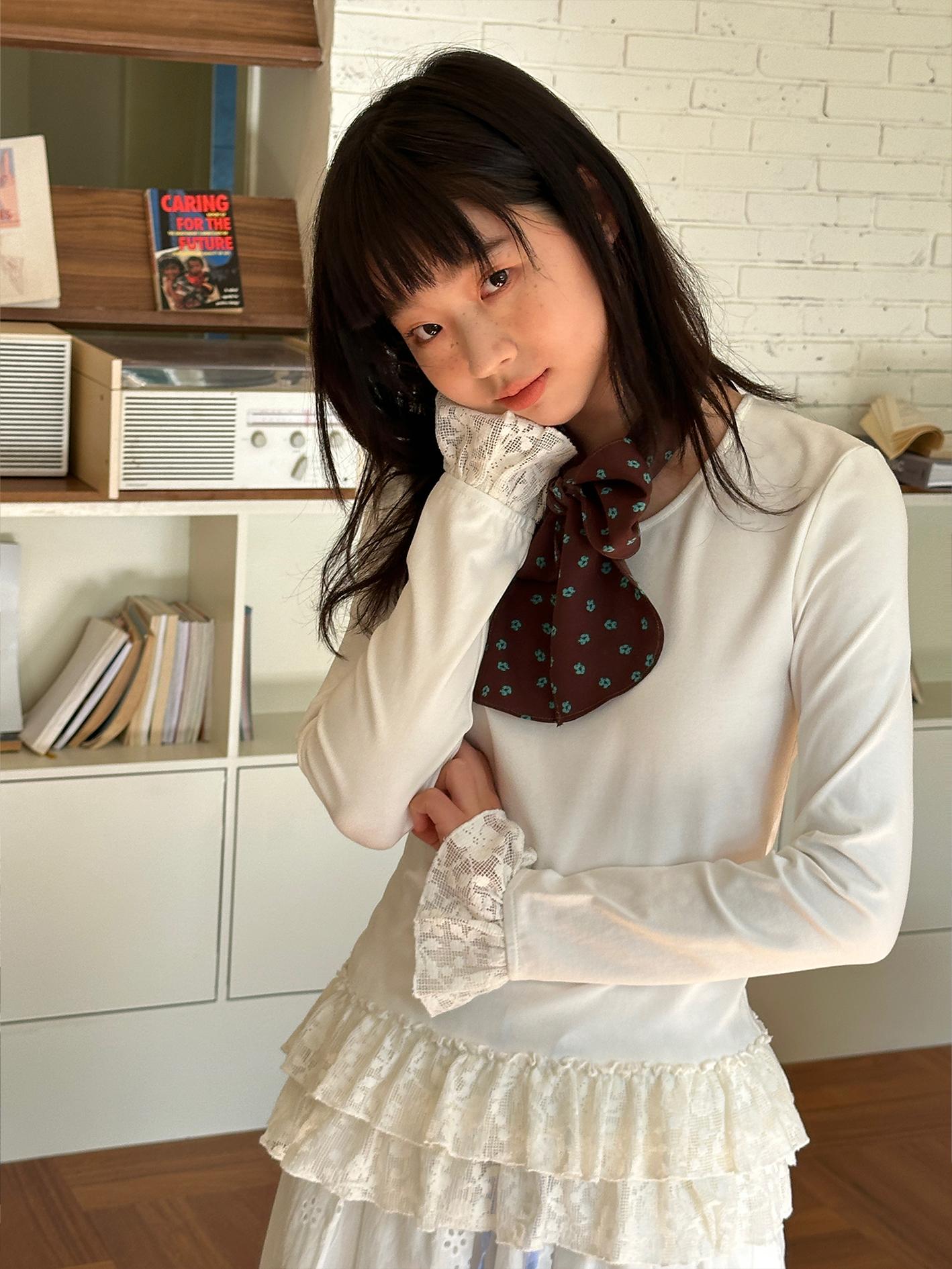 Pearl Dream Yarn Lace Trim Long Sleeve T-Shirt - Slim Fit Round Neck Top in 90s Inspired Style Pearl Dream Yarn Lace Trim Long Sleeve T-Shirt - Slim Fit Round Neck Top in 90s Inspired Style