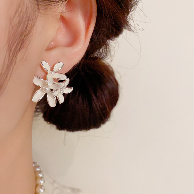Personalized Oil Flower Petal Earrings for Women - Light Luxury Moon Flower Design, Elegant Fashion Accessories Personalized Oil Flower Petal Earrings for Women - Light Luxury Moon Flower Design, Elegant Fashion Accessories