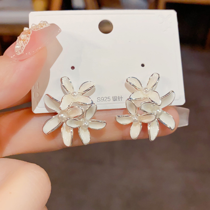 Personalized Oil Flower Petal Earrings for Women - Light Luxury Moon Flower Design, Elegant Fashion Accessories Personalized Oil Flower Petal Earrings for Women - Light Luxury Moon Flower Design, Elegant Fashion Accessories