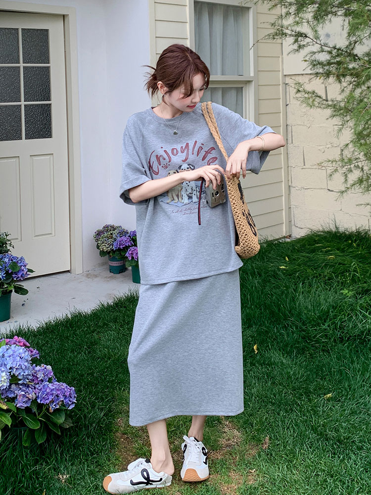 Petite Dog Print T-Shirt and Skirt Set for Women, Loose-Fit Two-Piece Outfit, 2025 Summer Style, Cute Age-Reducing Look Petite Dog Print T-Shirt and Skirt Set for Women, Loose-Fit Two-Piece Outfit, 2025 Summer Style, Cute Age-Reducing Look