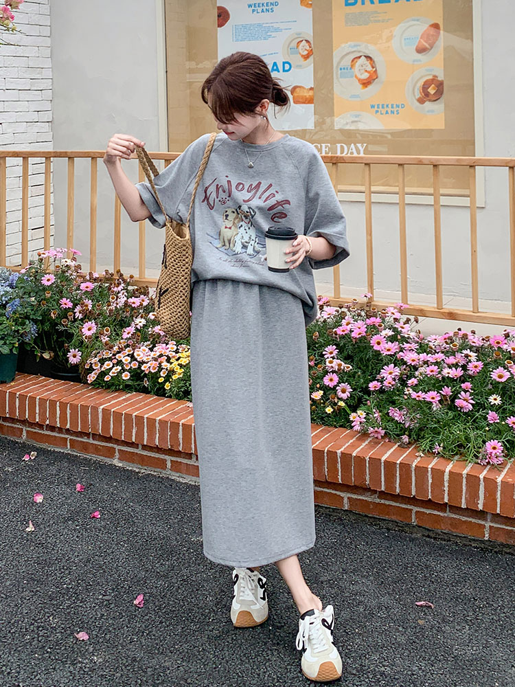 Petite Dog Print T-Shirt and Skirt Set for Women, Loose-Fit Two-Piece Outfit, 2025 Summer Style, Cute Age-Reducing Look Petite Dog Print T-Shirt and Skirt Set for Women, Loose-Fit Two-Piece Outfit, 2025 Summer Style, Cute Age-Reducing Look