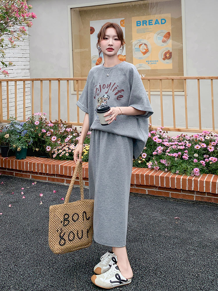 Petite Dog Print T-Shirt and Skirt Set for Women, Loose-Fit Two-Piece Outfit, 2025 Summer Style, Cute Age-Reducing Look Petite Dog Print T-Shirt and Skirt Set for Women, Loose-Fit Two-Piece Outfit, 2025 Summer Style, Cute Age-Reducing Look