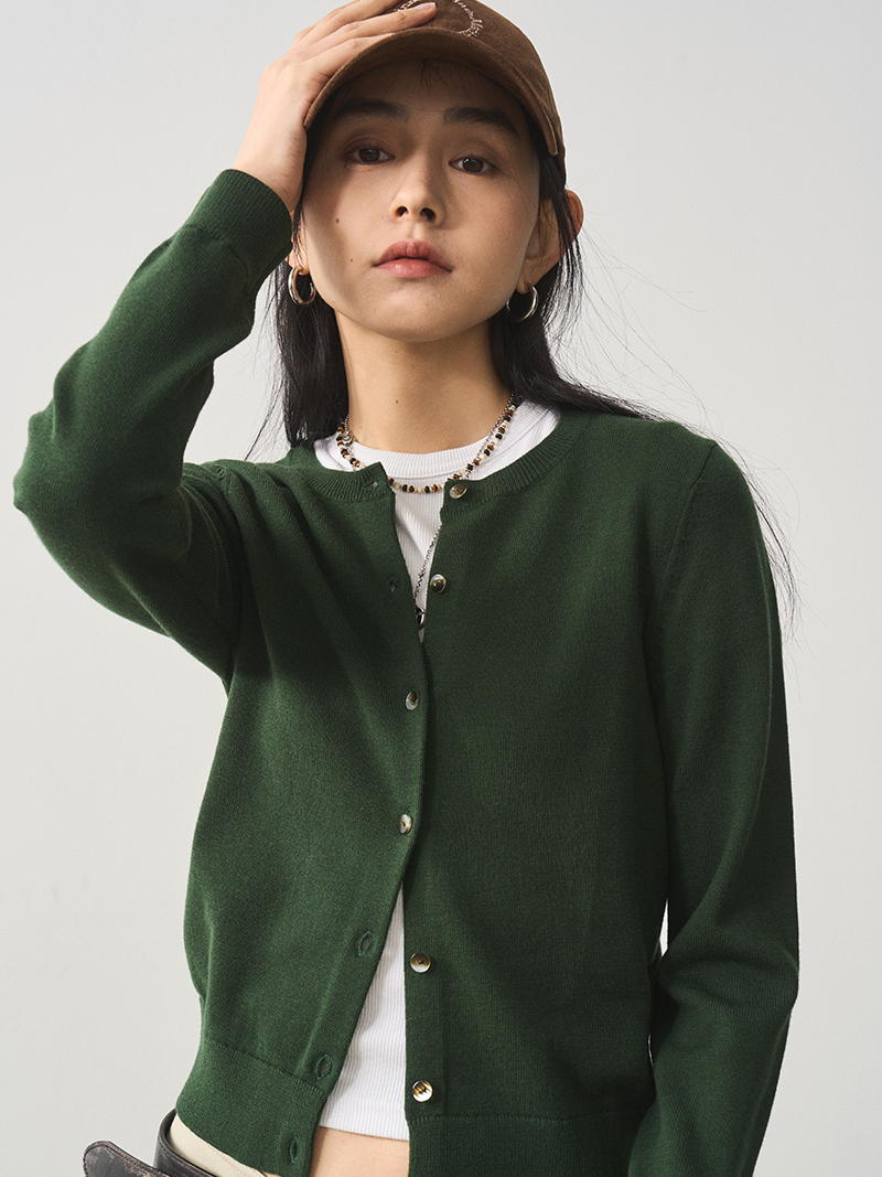Petite Solid Color Knitted Cardigan for Women - Classic Versatile Short Style - Spring 2025 Fashion in Green