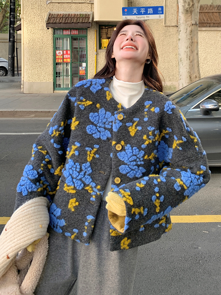 Petite Three-Dimensional Floral Woolen Down Jacket for Women, 2025 Winter High-End Fashion, Chic Outerwear