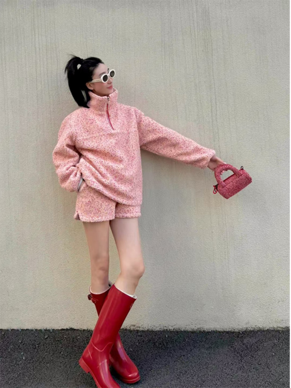 Pink Floral Half-High Collar Sweatshirt and Shorts Set for Women - Casual Spring Style, Loose Fit, Trendy 90s Inspired Look Pink Floral Half-High Collar Sweatshirt and Shorts Set for Women - Casual Spring Style, Loose Fit, Trendy 90s Inspired Look