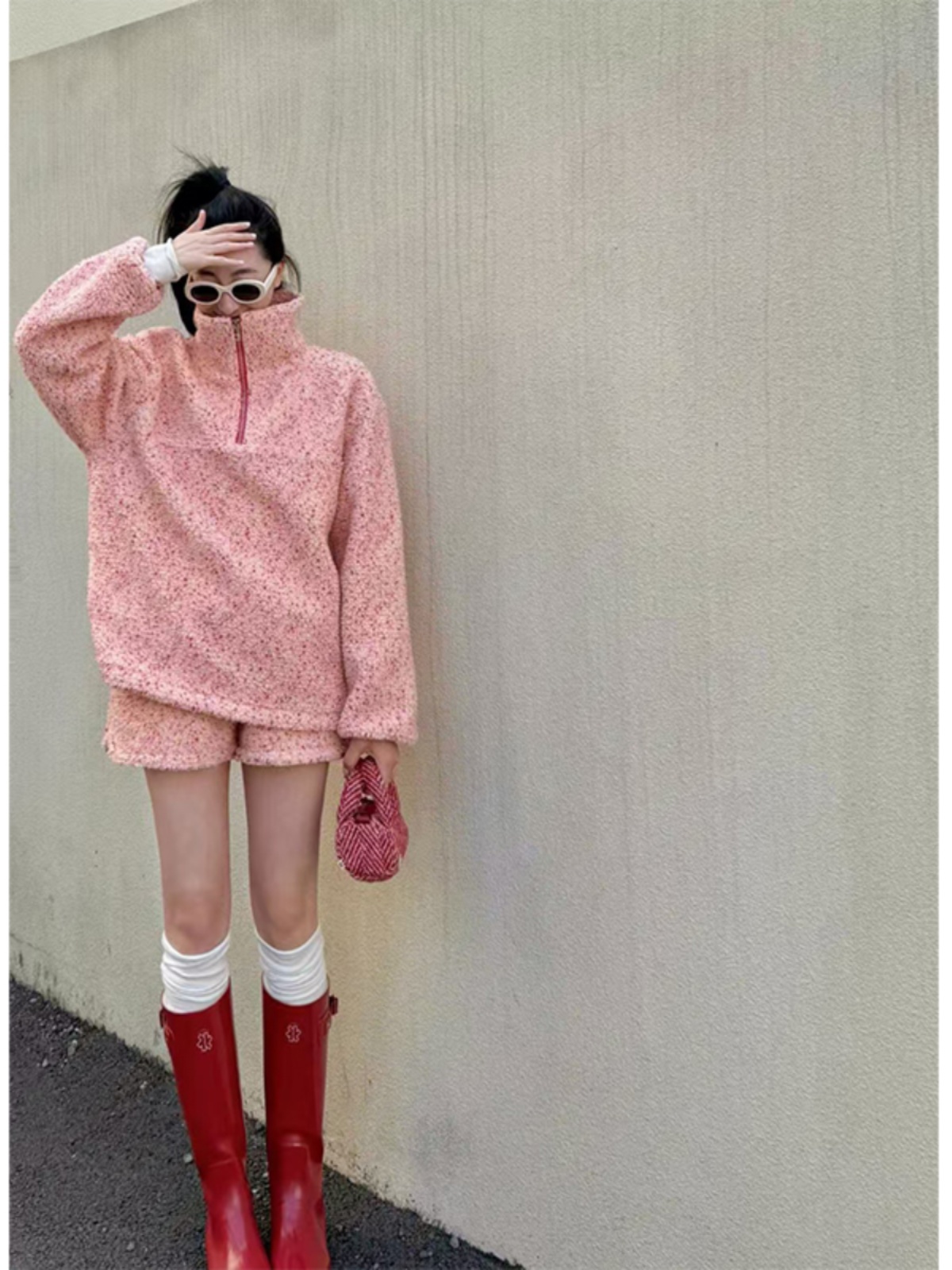 Pink Floral Half-High Collar Sweatshirt and Shorts Set for Women - Casual Spring Style, Loose Fit, Trendy 90s Inspired Look Pink Floral Half-High Collar Sweatshirt and Shorts Set for Women - Casual Spring Style, Loose Fit, Trendy 90s Inspired Look