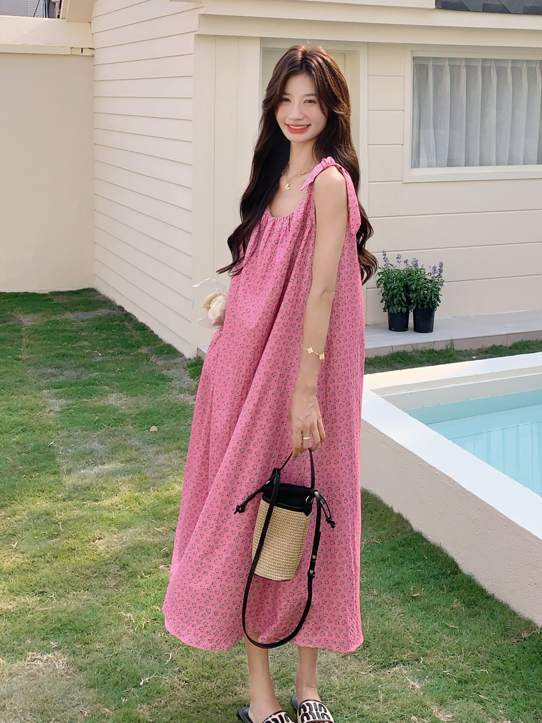 Pink Floral Sleeveless Strap Dress for Women - 2025 Summer Vacation Style, Gentle Seaside Look, Trendy Summer Fashion Pink Floral Sleeveless Strap Dress for Women - 2025 Summer Vacation Style, Gentle Seaside Look, Trendy Summer Fashion