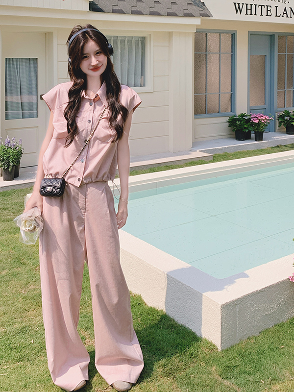 Pink Sleeveless Shirt and Wide-Leg Pants Two-Piece Set for Women - Casual Summer Outfit, Slim Fit Denim Style Pink Sleeveless Shirt and Wide-Leg Pants Two-Piece Set for Women - Casual Summer Outfit, Slim Fit Denim Style