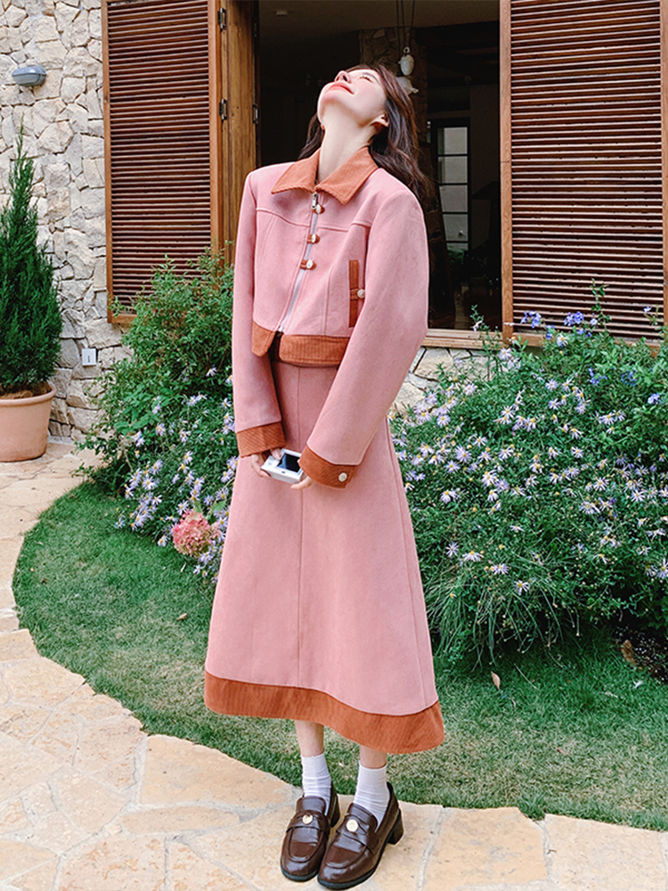 Pink Suede Patchwork Two-Piece Skirt Set for Women, Spring 2025 French Style, Flattering Half Skirt, Trendy Spring Fashion Pink Suede Patchwork Two-Piece Skirt Set for Women, Spring 2025 French Style, Flattering Half Skirt, Trendy Spring Fashion