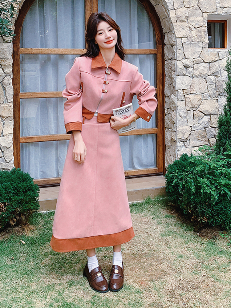 Pink Suede Patchwork Two-Piece Skirt Set for Women, Spring 2025 French Style, Flattering Half Skirt, Trendy Spring Fashion Pink Suede Patchwork Two-Piece Skirt Set for Women, Spring 2025 French Style, Flattering Half Skirt, Trendy Spring Fashion