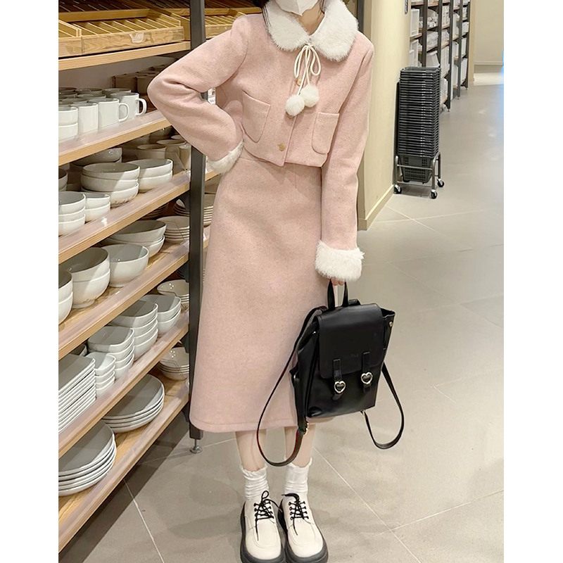 Pink Thick Short Coat and Skirt Two-Piece Set - JK Style Petite Winter Outfit with Pudding Bear Design Pink Thick Short Coat and Skirt Two-Piece Set - JK Style Petite Winter Outfit with Pudding Bear Design