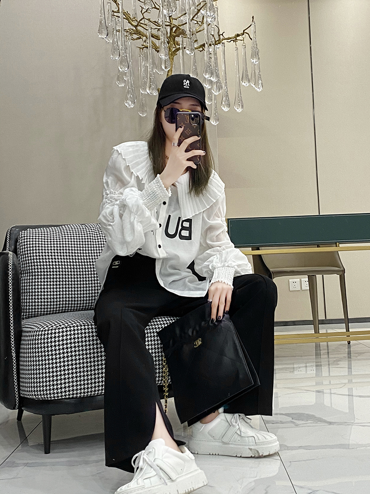 Pleated Ruffle Collar Lantern Sleeve Letter Shirt - Women's Stylish Spring Summer Fashion Trend Pleated Ruffle Collar Lantern Sleeve Letter Shirt - Women's Stylish Spring Summer Fashion Trend