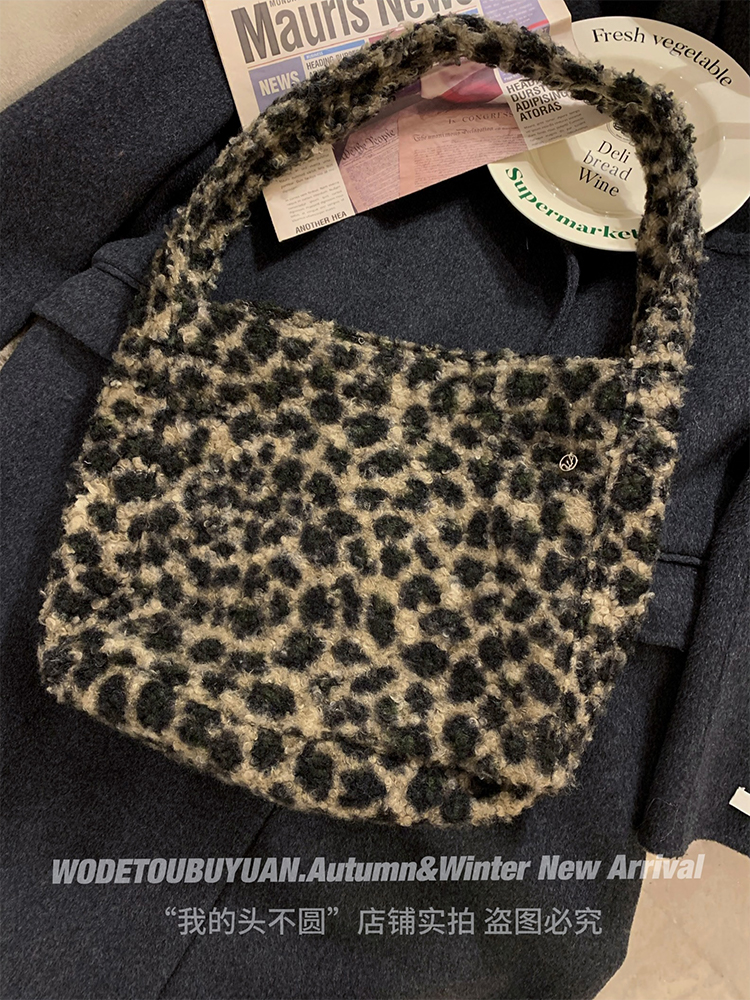 Plush Checkered Leopard Print Tote Bag - Large Capacity Shoulder Bag for 2025, Trendy Ins-Style Fashion Accessory Plush Checkered Leopard Print Tote Bag - Large Capacity Shoulder Bag for 2025, Trendy Ins-Style Fashion Accessory