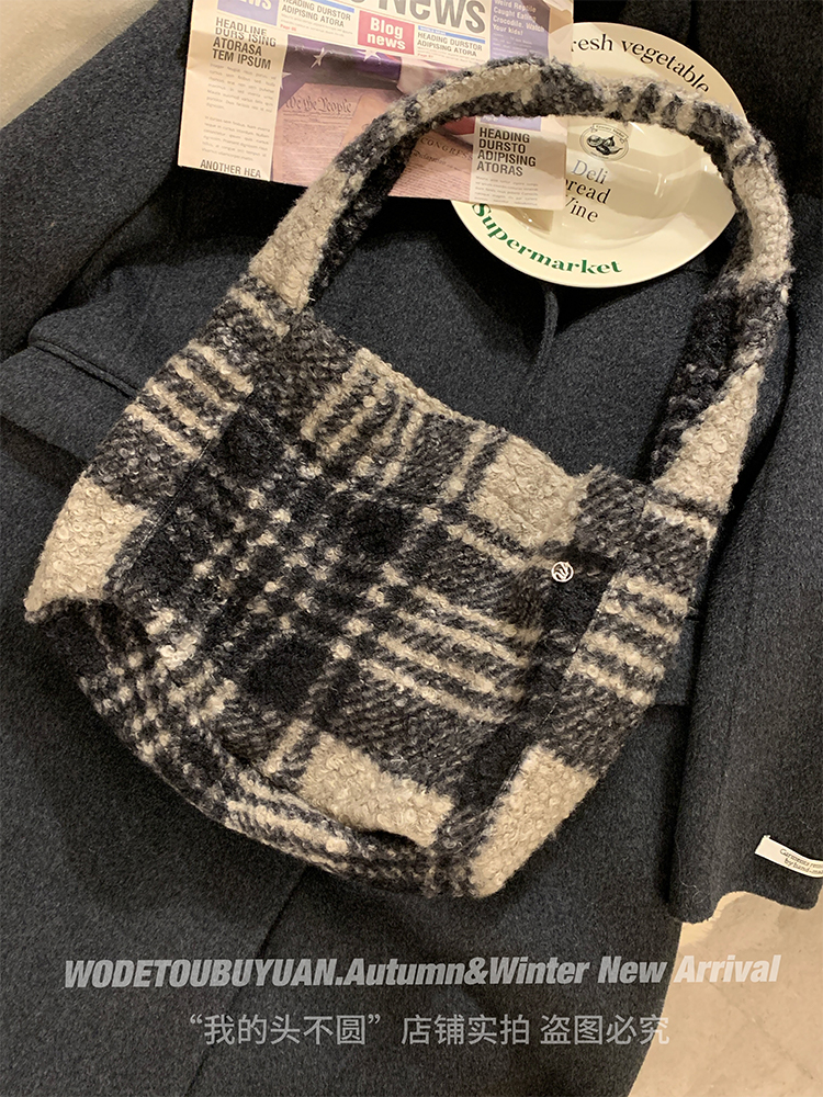 Plush Checkered Leopard Print Tote Bag - Large Capacity Shoulder Bag for 2025, Trendy Ins-Style Fashion Accessory Plush Checkered Leopard Print Tote Bag - Large Capacity Shoulder Bag for 2025, Trendy Ins-Style Fashion Accessory