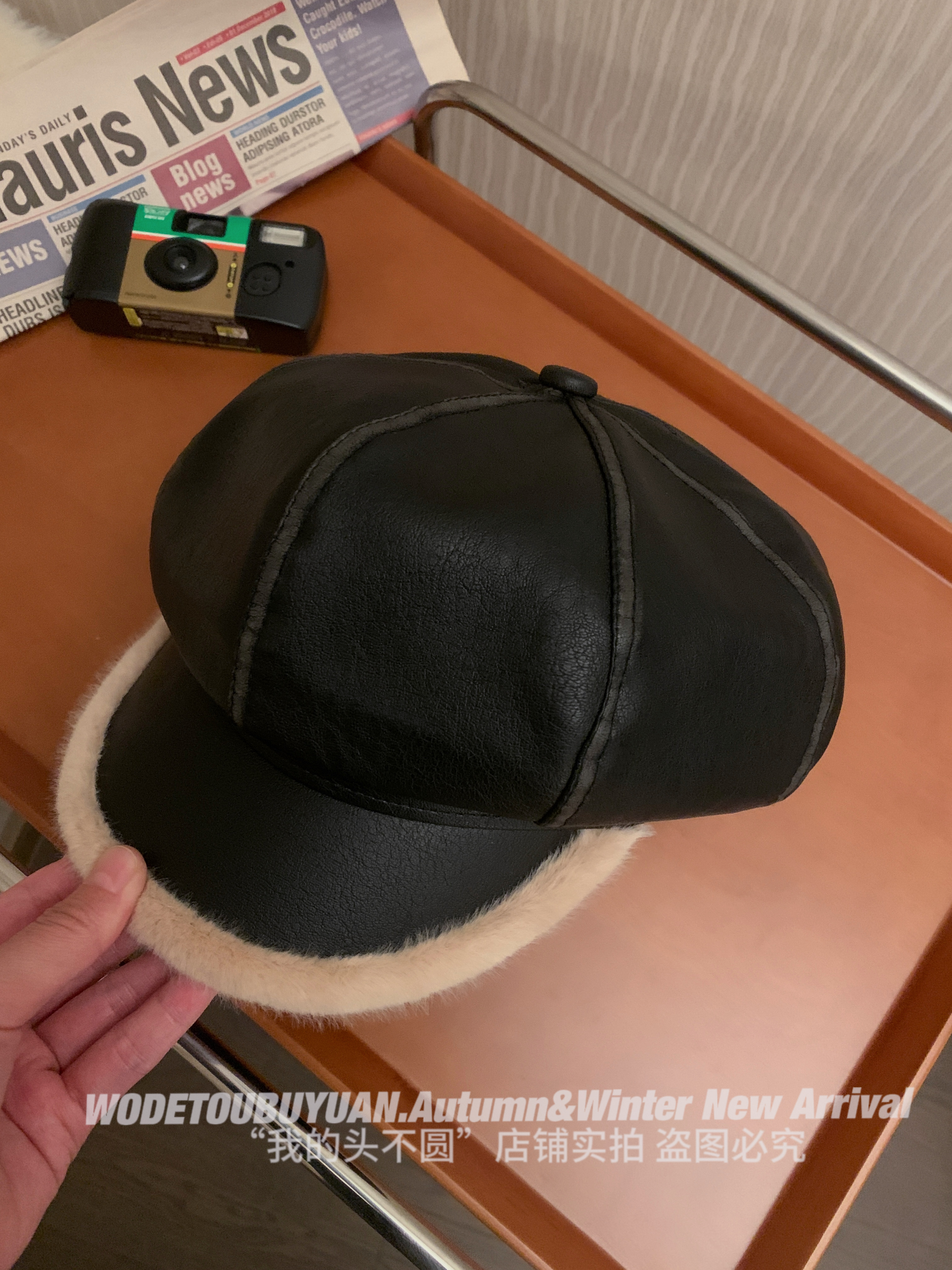 Plush PU Leather Spliced Octagonal Hat for Women - Warm Face-Shaping Thickened Beret for Autumn and Winter Fashion Plush PU Leather Spliced Octagonal Hat for Women - Warm Face-Shaping Thickened Beret for Autumn and Winter Fashion