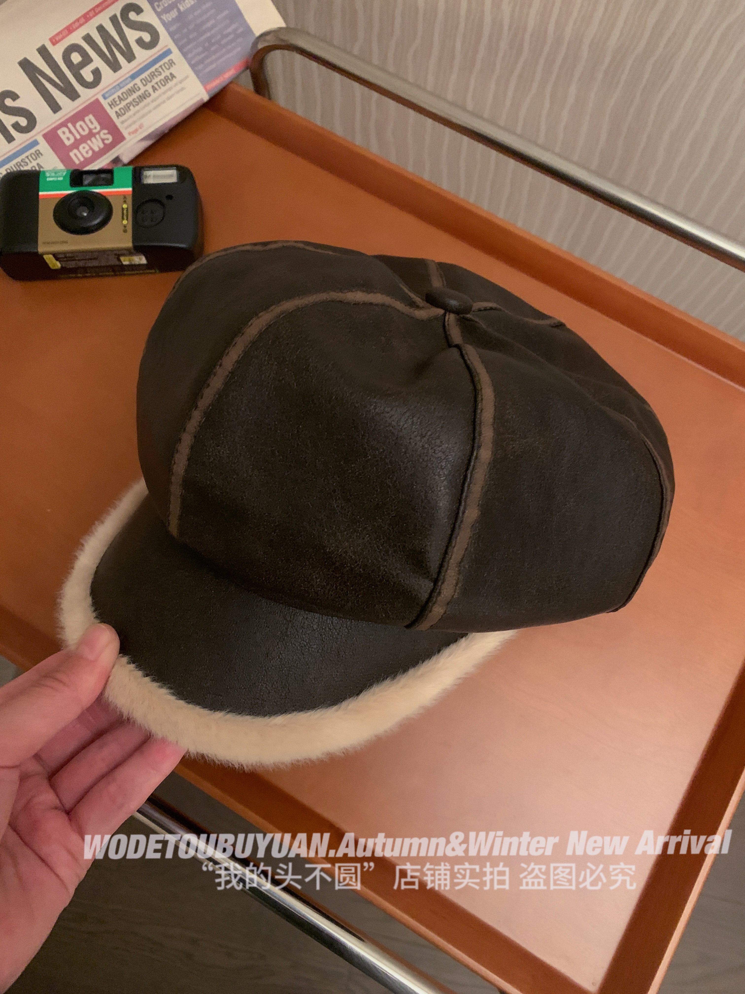 Plush PU Leather Spliced Octagonal Hat for Women - Warm Face-Shaping Thickened Beret for Autumn and Winter Fashion Plush PU Leather Spliced Octagonal Hat for Women - Warm Face-Shaping Thickened Beret for Autumn and Winter Fashion