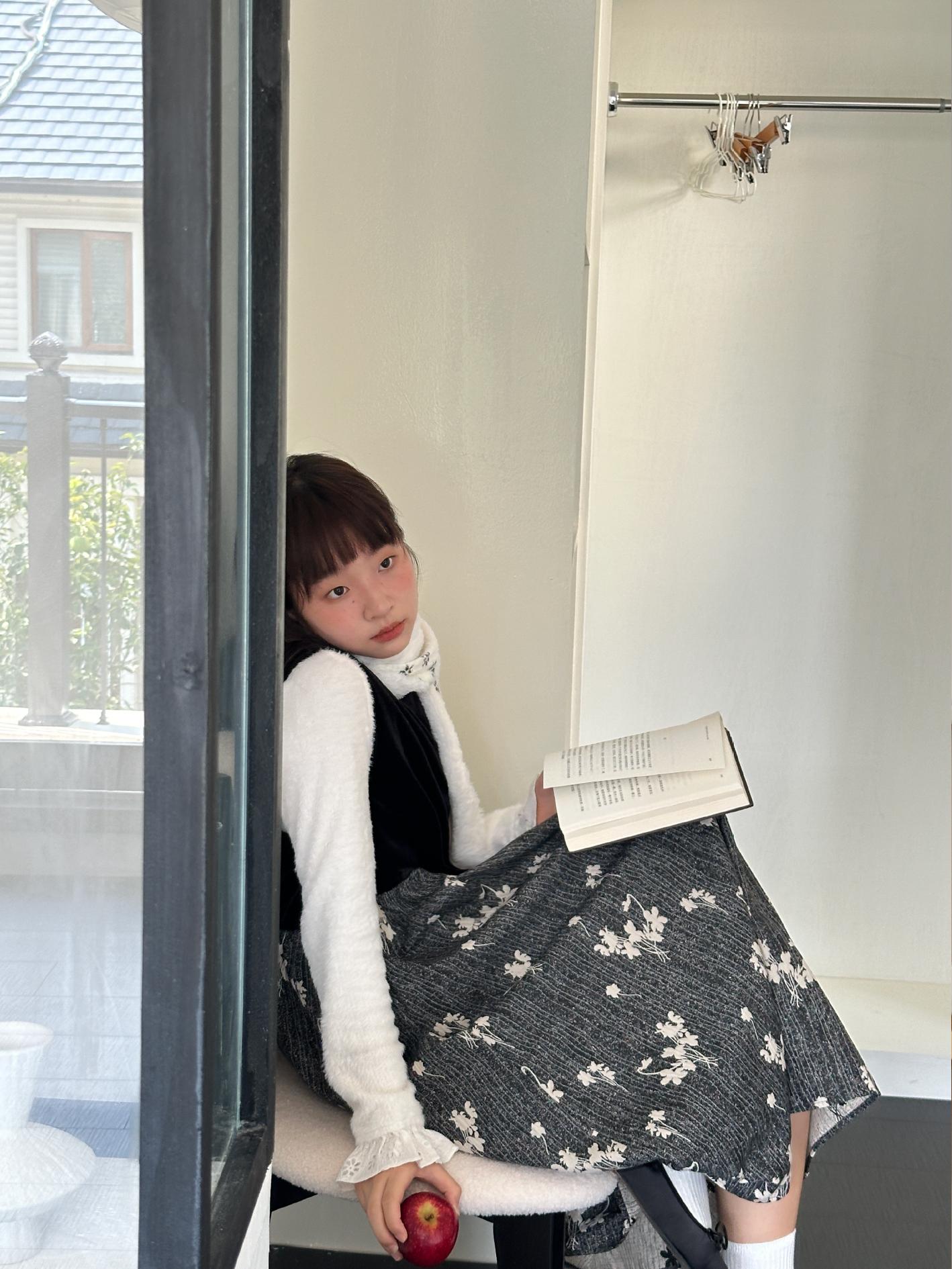 Princess of Light Velvet Patchwork Retro Vest Dress - Elegant Chinese Style Dress for Y2K and Vintage Fashion Lovers Princess of Light Velvet Patchwork Retro Vest Dress - Elegant Chinese Style Dress for Y2K and Vintage Fashion Lovers