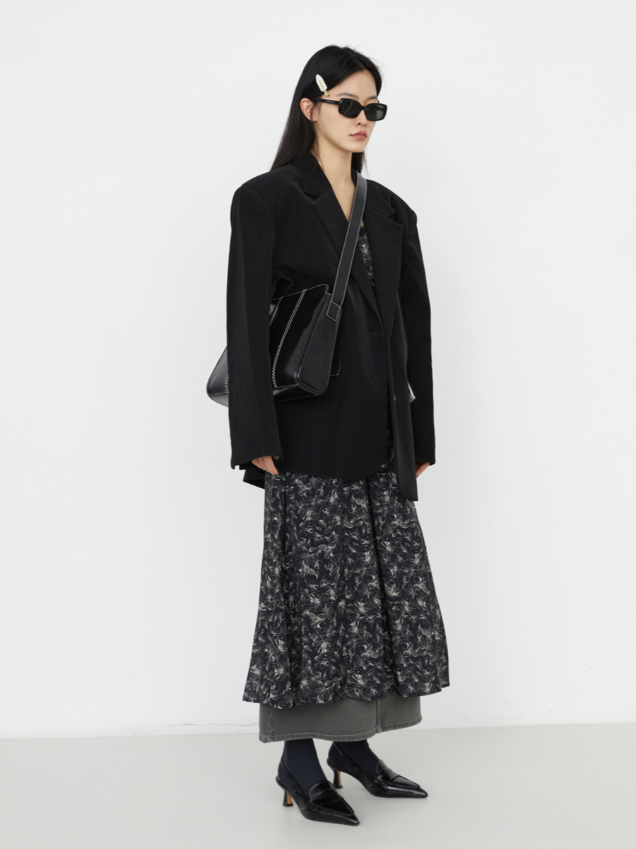 Prussian Square Leather Crossbody Bag with Heavy Embroidery - Stylish Shoulder Bag for Casual and Chic Looks Prussian Square Leather Crossbody Bag with Heavy Embroidery - Stylish Shoulder Bag for Casual and Chic Looks