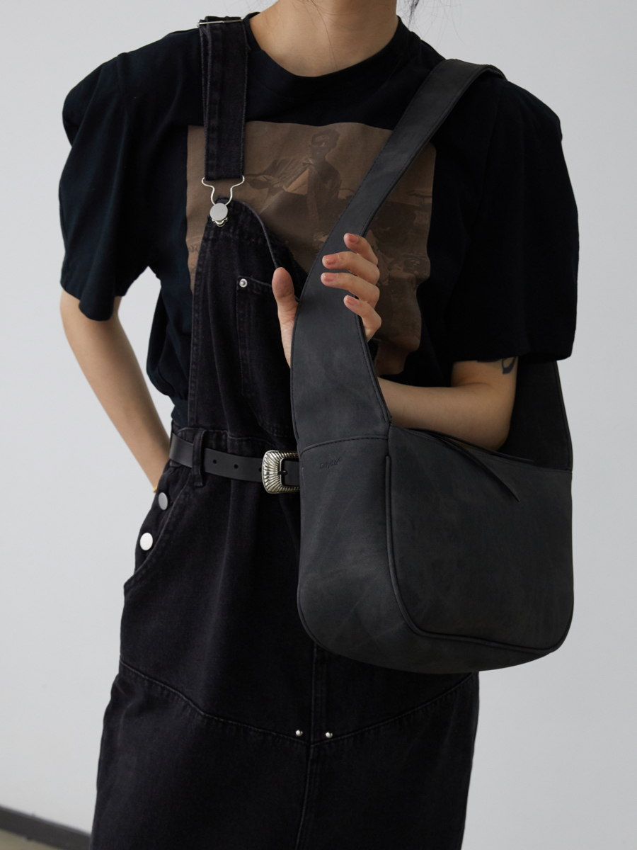 Punk Cowboy Soft Leather Wide Shoulder Strap Airy Square Bag - Vintage-Inspired Fashion Handbag for 90s and Y2K Style Lovers Punk Cowboy Soft Leather Wide Shoulder Strap Airy Square Bag - Vintage-Inspired Fashion Handbag for 90s and Y2K Style Lovers