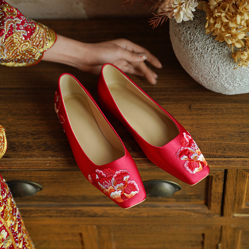 Red Embroidered Chinese Wedding Shoes - Flat-Soled Xiuhe Bride Shoes for Tea Ceremony, Low-Heeled Qipao Footwear, Comfortable Design