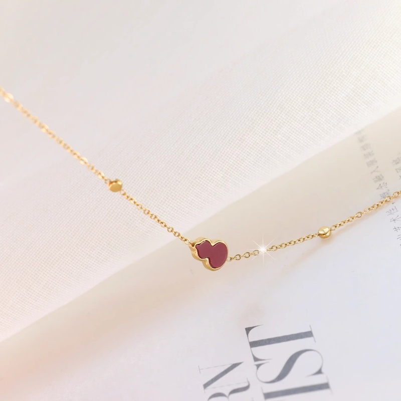 Red Gourd Bracelet - Light Luxury Exquisite Gift for Girls, Niche Fashion Accessory, Perfect for Special Occasions