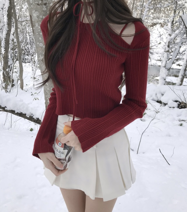 Red Long-Sleeve Knitted Top for Women - Slim Fit, 2025 Autumn/Winter Fashion Essential Red Long-Sleeve Knitted Top for Women - Slim Fit, 2025 Autumn/Winter Fashion Essential