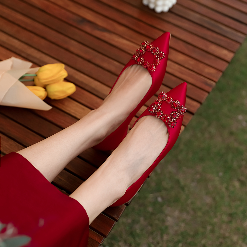 Red Wedding Shoes for Bride, Two-in-One Flat Low-Heeled Design, 2025 Style Xiuhe Dress, Plus Size High-End Feel