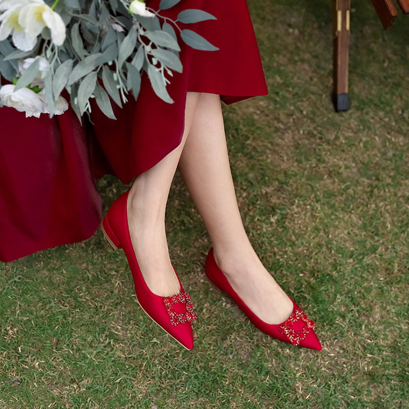 Red Wedding Shoes for Bride, Two-in-One Flat Low-Heeled Design, 2025 Style Xiuhe Dress, Plus Size High-End Feel Red Wedding Shoes for Bride, Two-in-One Flat Low-Heeled Design, 2025 Style Xiuhe Dress, Plus Size High-End Feel