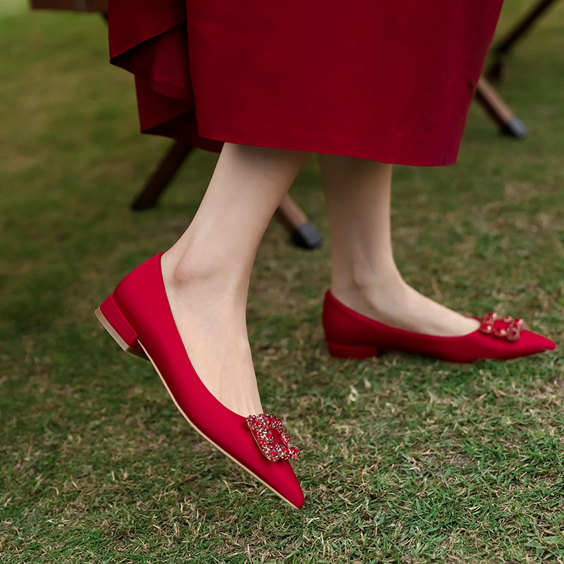 Red Wedding Shoes for Bride, Two-in-One Flat Low-Heeled Design, 2025 Style Xiuhe Dress, Plus Size High-End Feel