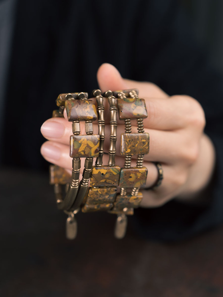 Retro Agate Candy Stone Bracelet for Men and Women - Trendy Versatile Accessory, Niche Design Jewelry Retro Agate Candy Stone Bracelet for Men and Women - Trendy Versatile Accessory, Niche Design Jewelry