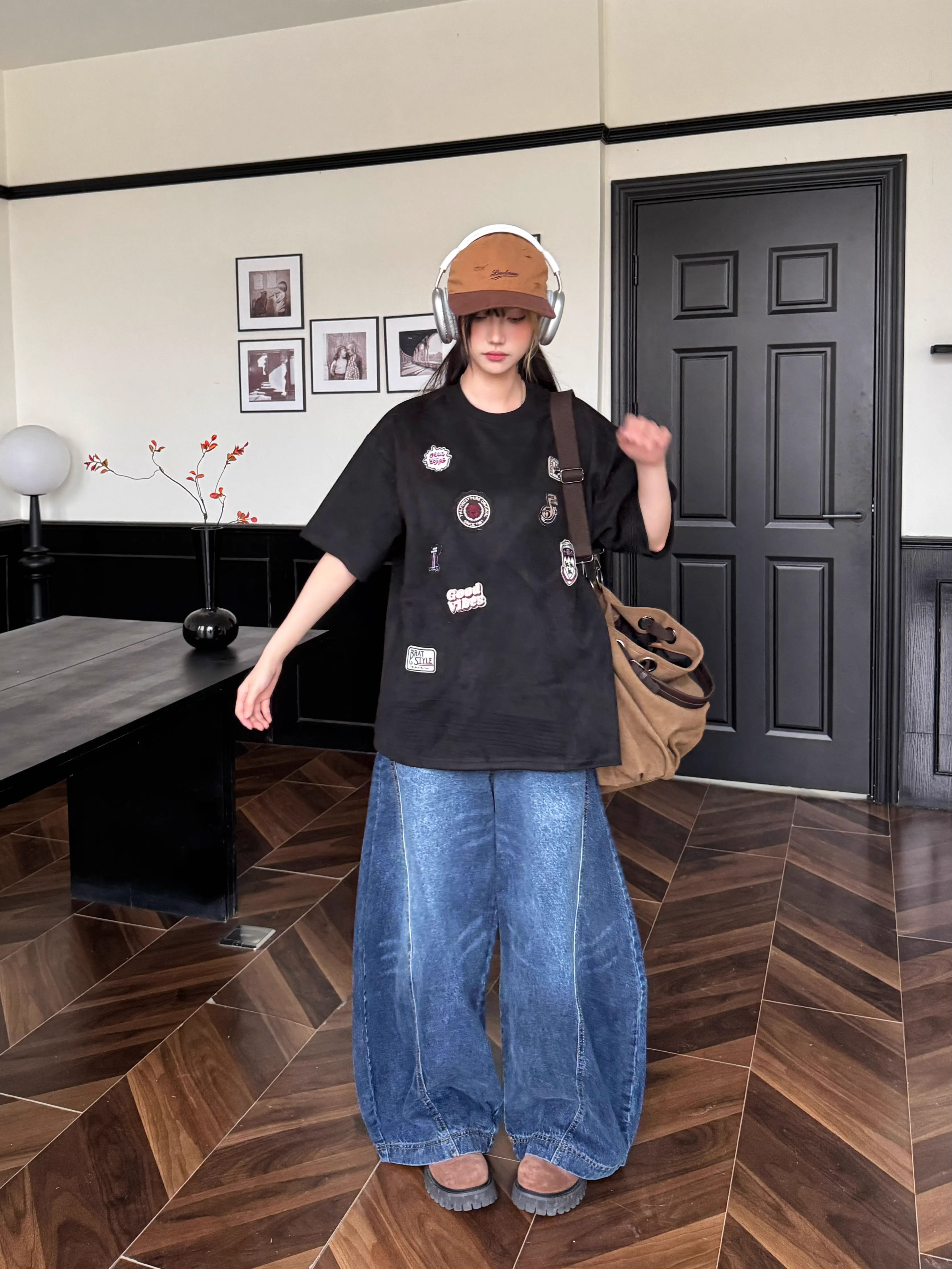 Retro American Badge Embroidered Suede Short-Sleeve Unisex T-Shirt - Summer Street Style, Loose Fit Heavyweight Tee Retro American Badge Embroidered Suede Short-Sleeve Unisex T-Shirt - Summer Street Style, Loose Fit Heavyweight Tee